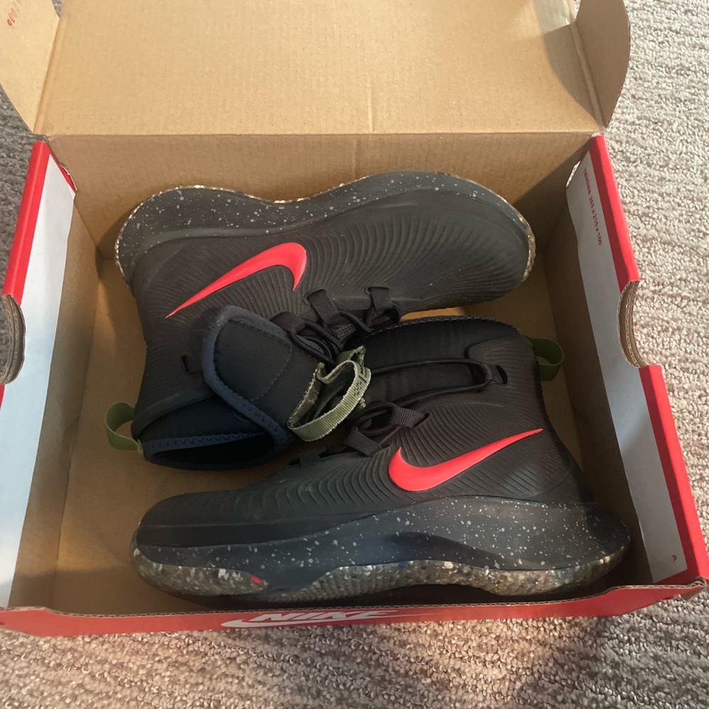 Nike Binzie Boots Sleek Modern Design